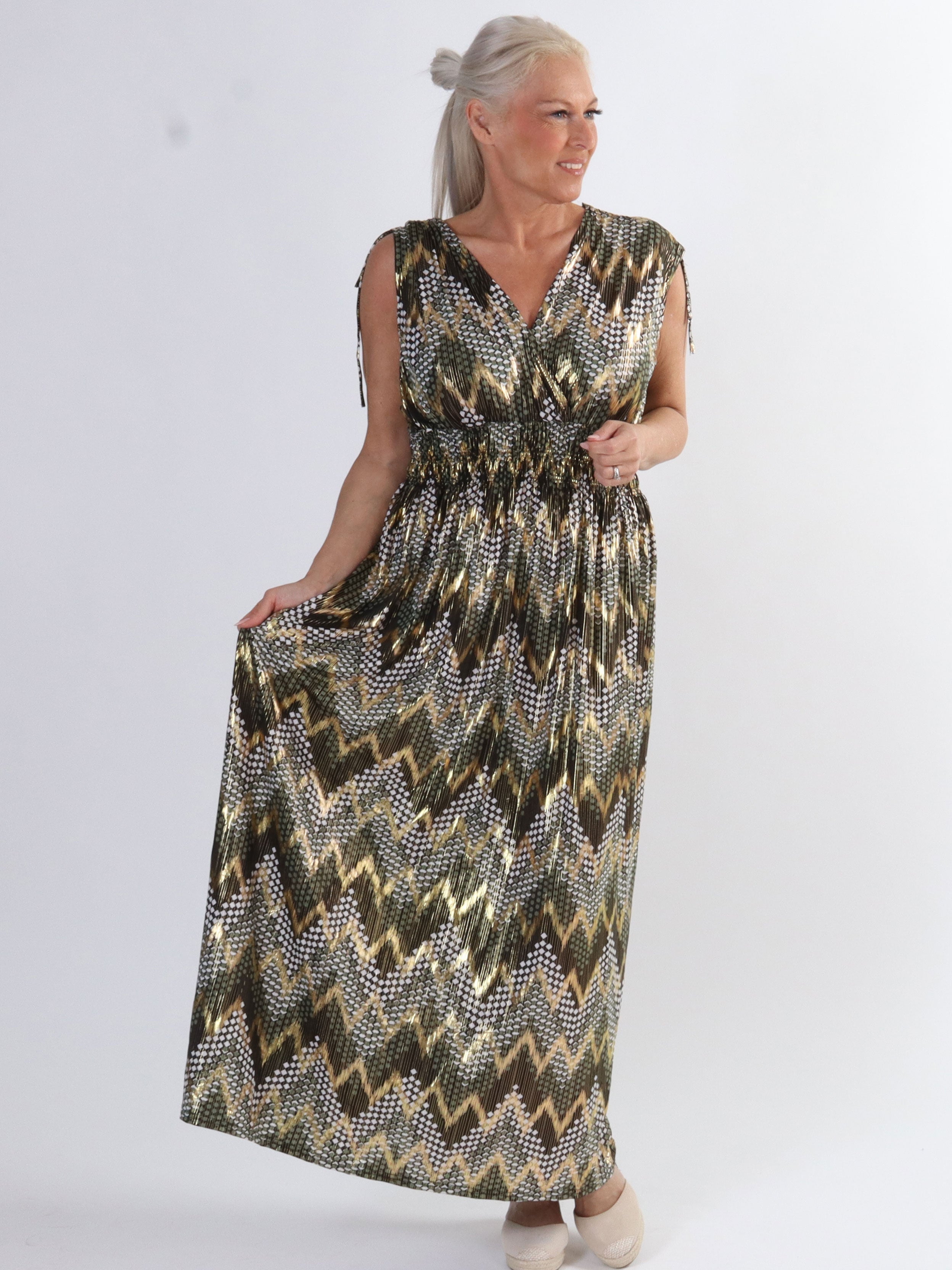 Pams Pattern Sleeveless - Lång plus size elastisk klänning i rynkfritt tyg - Coral